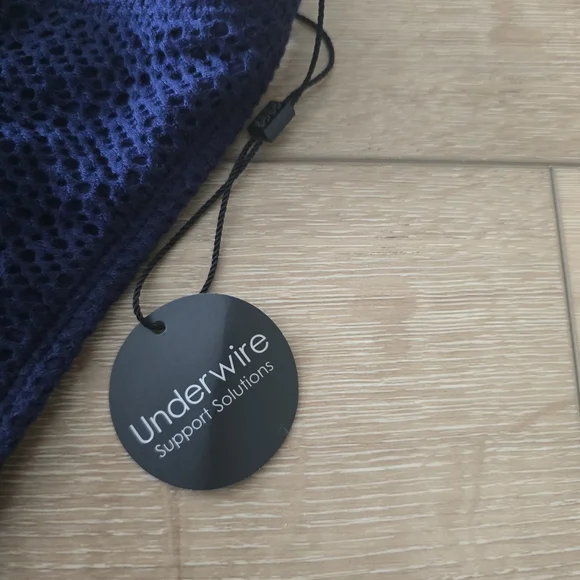 Coco Reef Swim Sultry Bra Sized Underwire One Piece Swimsuit Oceanside Textures - Picture 7 of 14